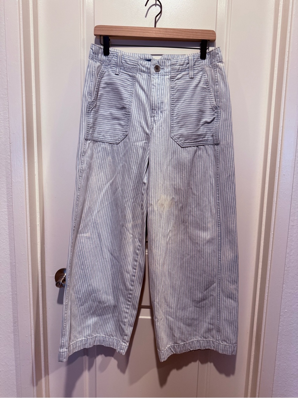 Old Navy Light Blue and White Striped Wide-Leg Pants